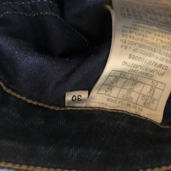 Size 30 Guess Jeans - Picture 2 of 2